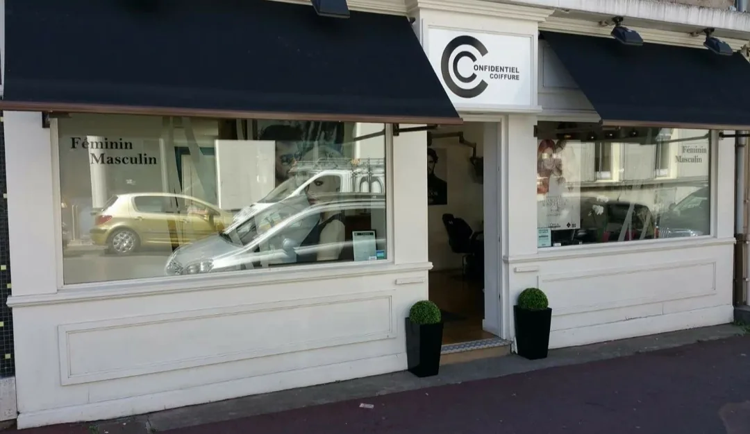 Devanture de Confidentiel Coiffure, 12 rue Saint-Nicolas à Boulogne-sur-Mer